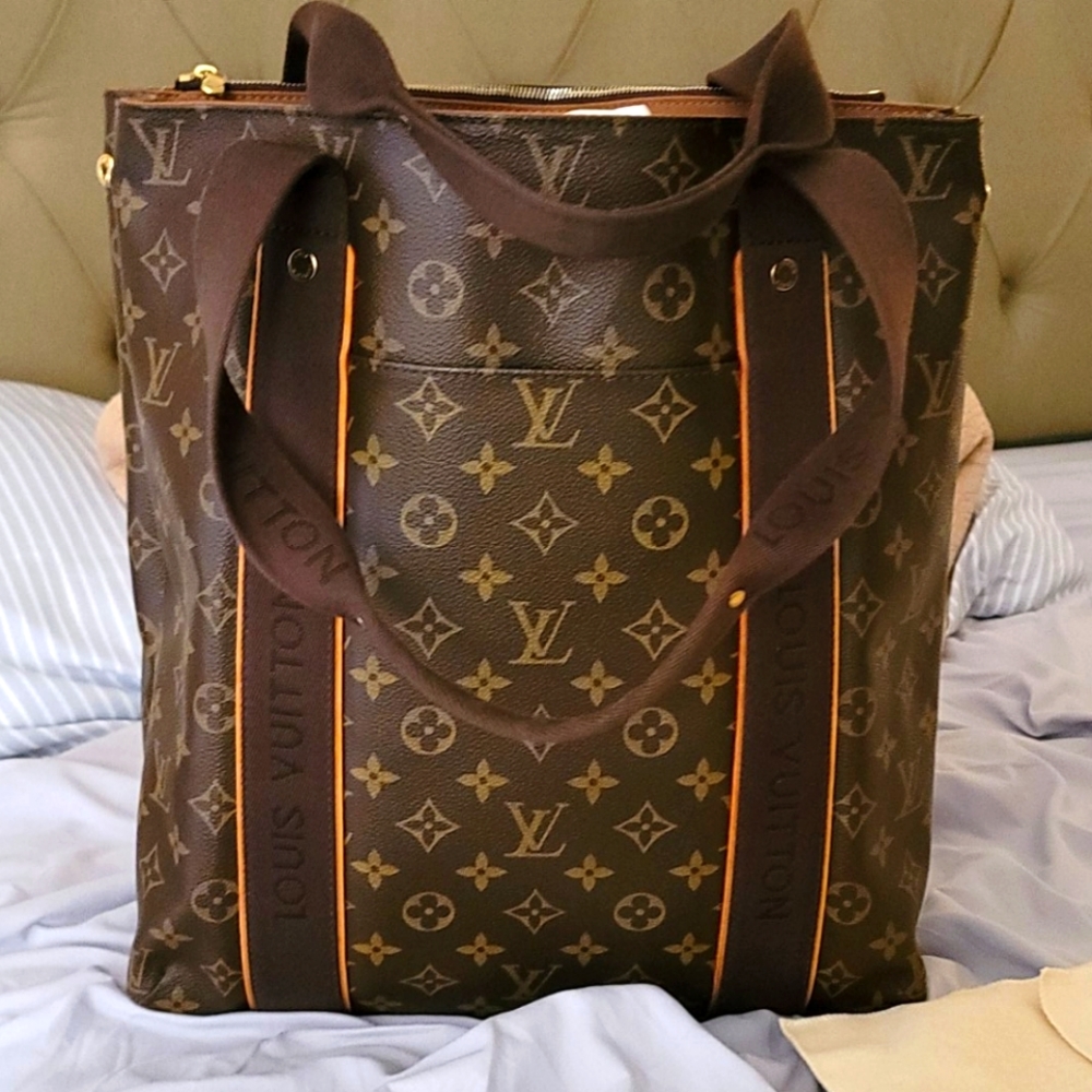 Lg authentic Louis vuitton bag